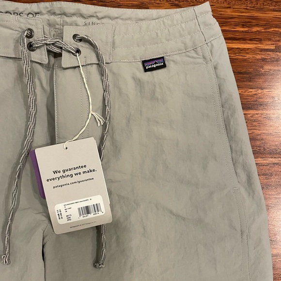 Patagonia Wavefarer Hybrid Walk Shorts size 28” W NWT - Picture 2 of 7